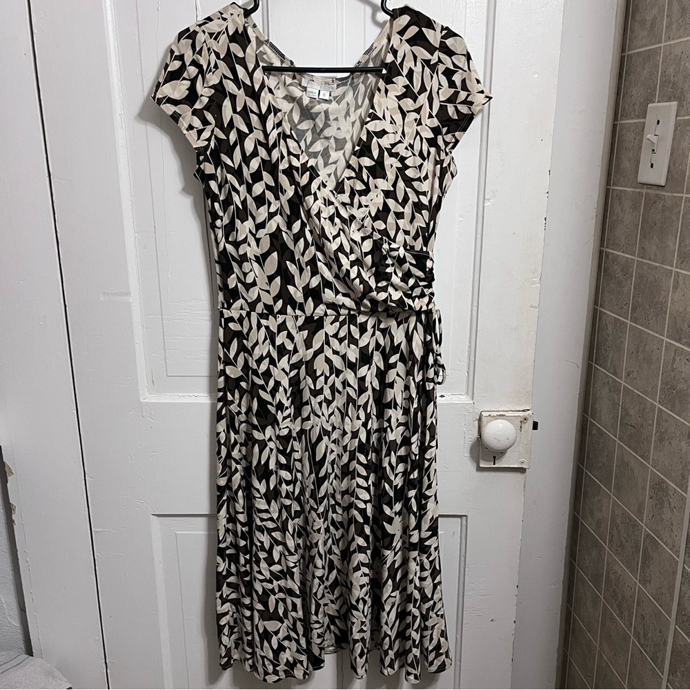 London Times Brown and Cream Leaf Print Midi Dress